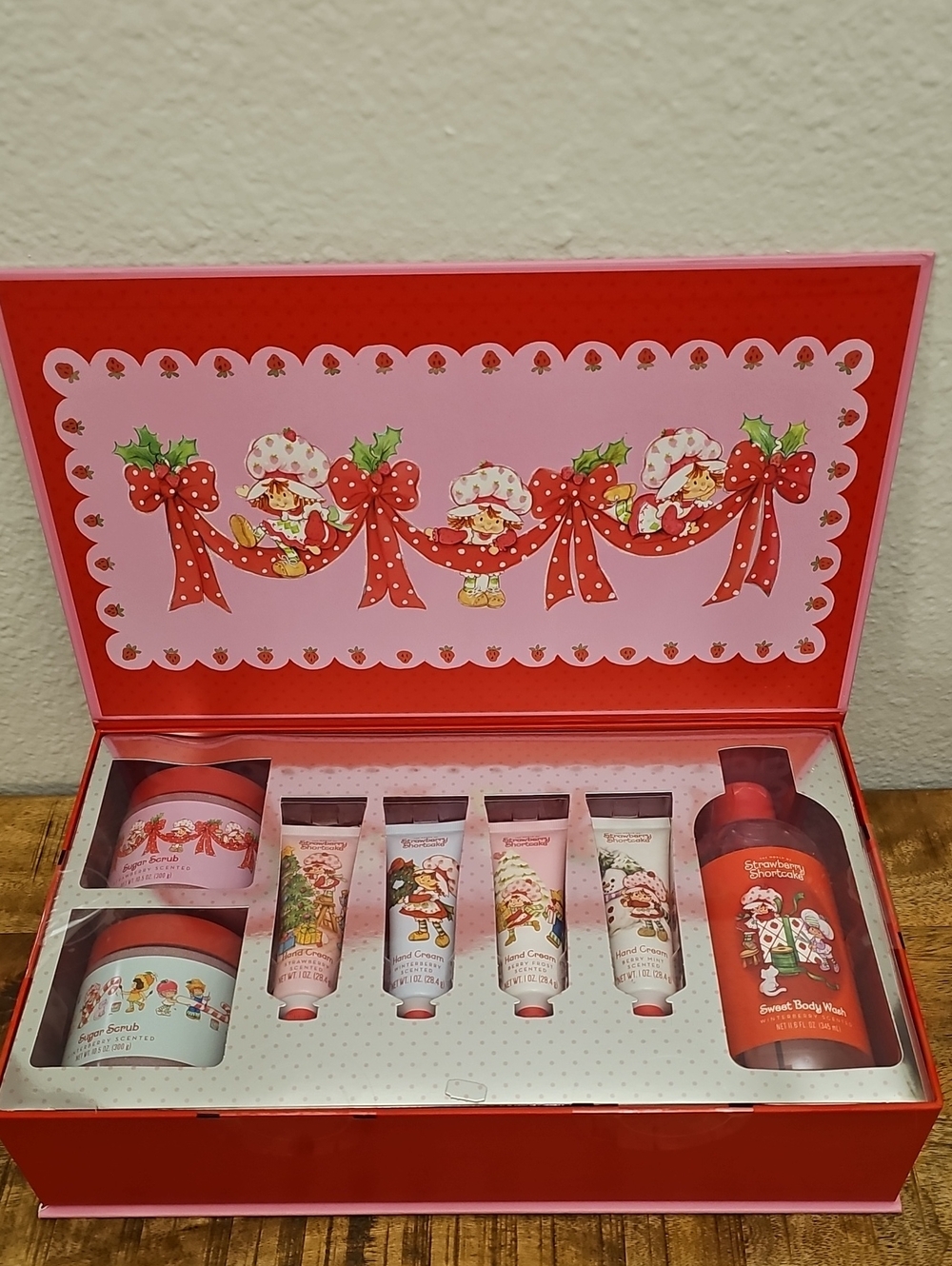 NEW Strawberry Shortcake Vintage Style Holiday 7-Piece Bath Gift Set